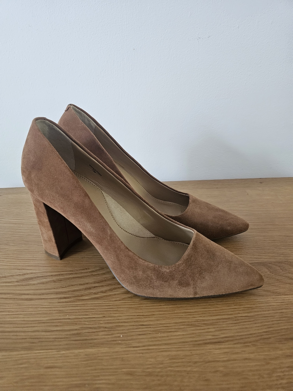 Banana Republic Madison Tan Suede Pointed Block Heel Pumps Nutmeg Size 7